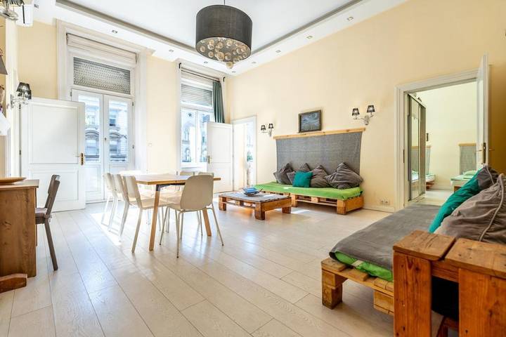 Vakantieappartement voor 12 personen, with sauna and uitzicht as well as terras in Boedapest