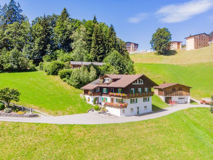 Ferienwohnung für 2 Personen, mit Terrasse und Garten sowie Ausblick in Silbertal