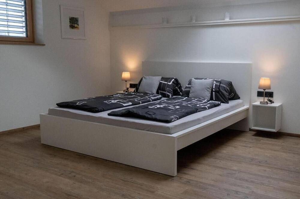 Ganze Wohnung, Ferienwohnung \"Turmhus\" mit Bergblick in Bürs, Rätikon Gebirgsgruppe