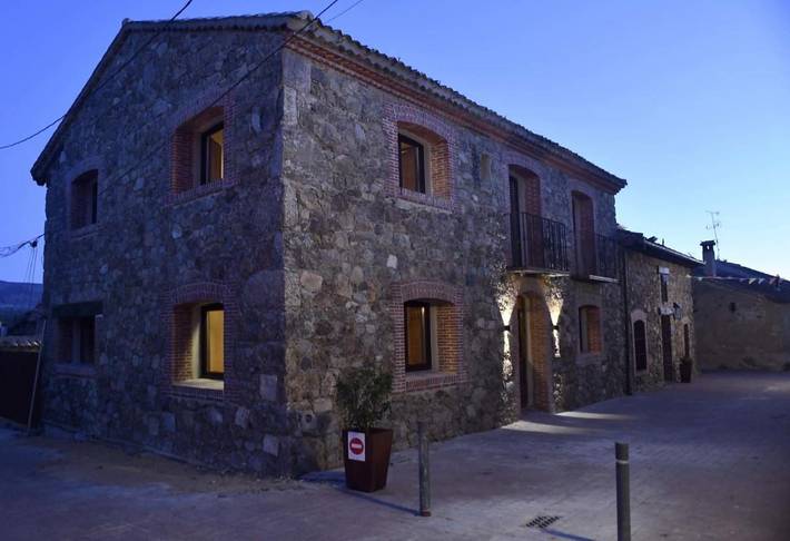 Apartamento para 10 personas, con jardín además de terraza y piscina, Se admiten mascotas en Sotosalbos