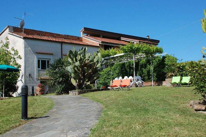 Villa pour 3 personnes, avec jardin et piscine - 1