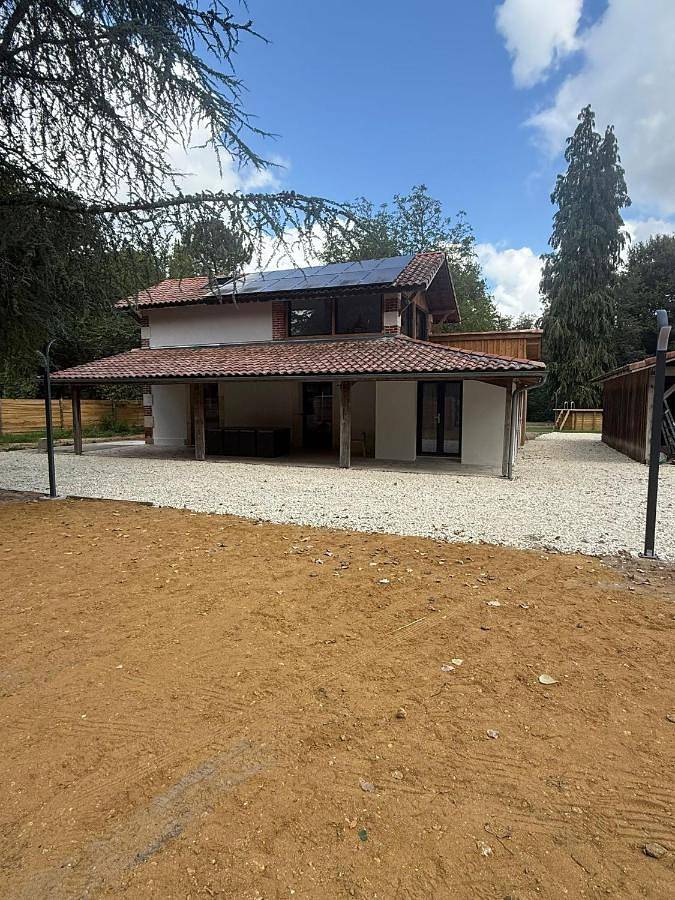 Location de vacances pour 6 personnes, avec jacuzzi ainsi que jardin et piscine à Lucbardez-et-Bargues