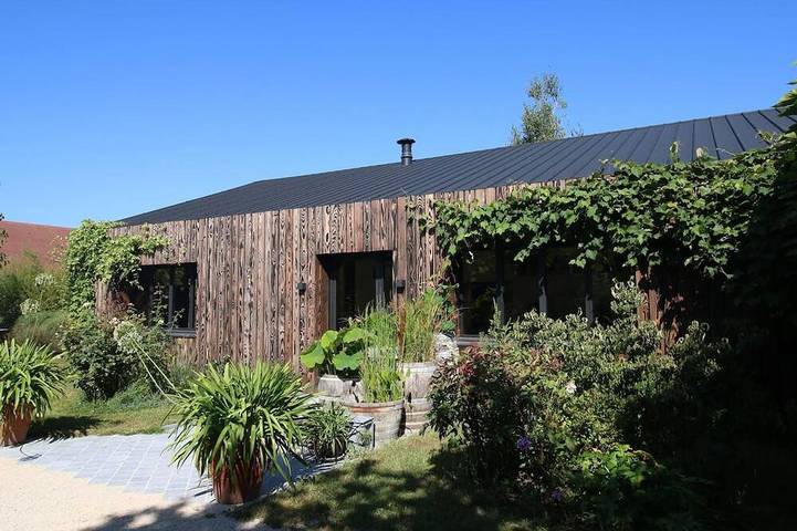 Habitación "Madeleine" con 2 camas individuales y mesa de invitados in La Ferté-Saint-Aubin, Sologne