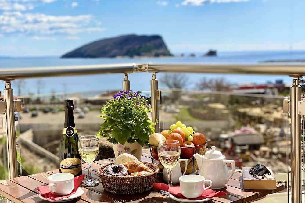 Apartamento entero, El Karina Apartment in Budva está cerca de la playa y tiene el balcón con vistas al mar. in Budva, Municipio de Budva