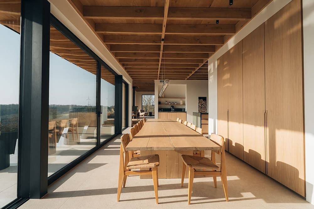 Oakstone Lodge- 12 person gite with Jacuzzi, swimming pool and sauna in Houyet, Region Namur