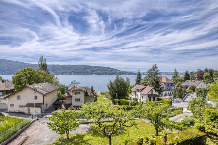 Location de vacances pour 10 personnes, avec jardin ainsi que terrasse et vue sur le lac à Veyrier-du-Lac - 2