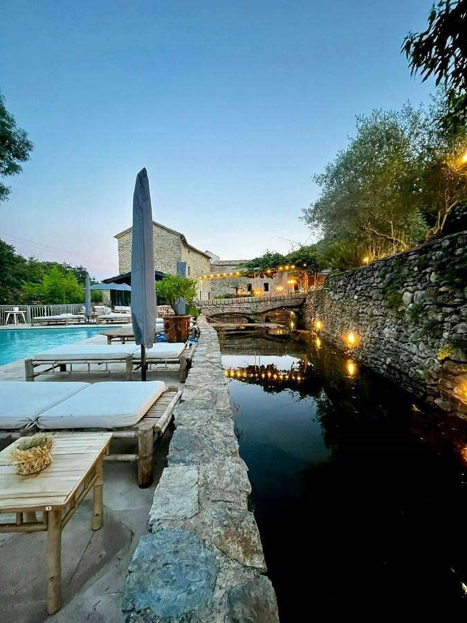 Maison de vacances pour 16 personnes, avec piscine ainsi que jardin et terrasse, animaux acceptés