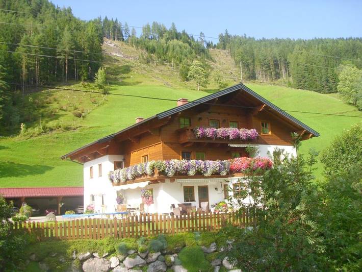Ferienwohnung für 2 Personen, mit Balkon und Terrasse sowie Garten und Pool in Forstau