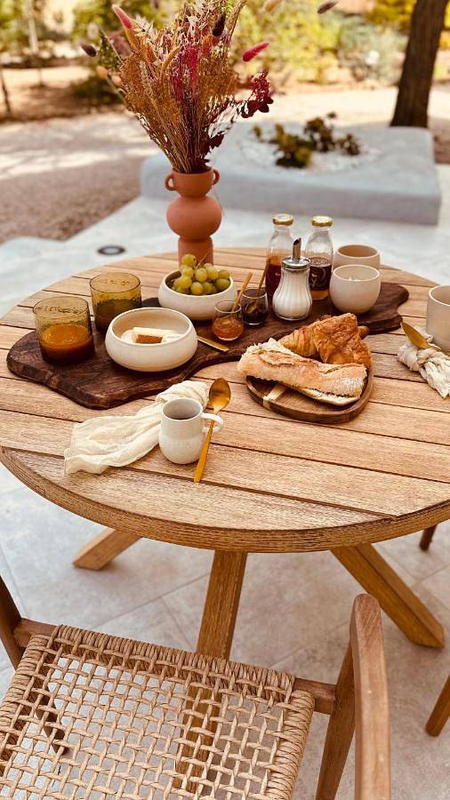 Gîte pour 2 personnes, avec vue ainsi que piscine et jardin à Montblanc - 2