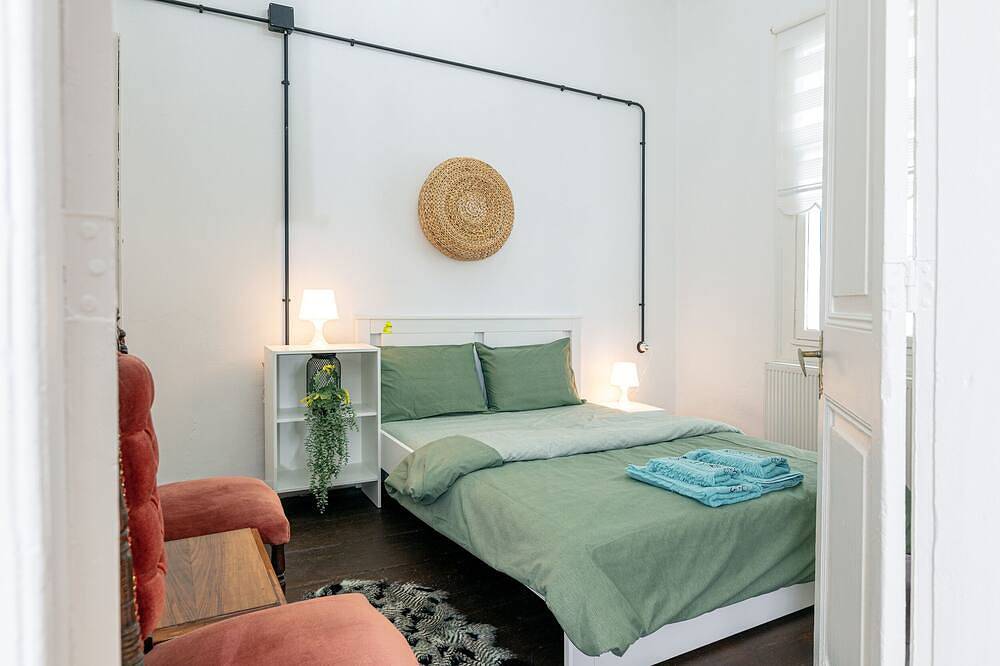 9-Person Garden Home – 5min to Clock Tower in Izmir, Turkish Aegean