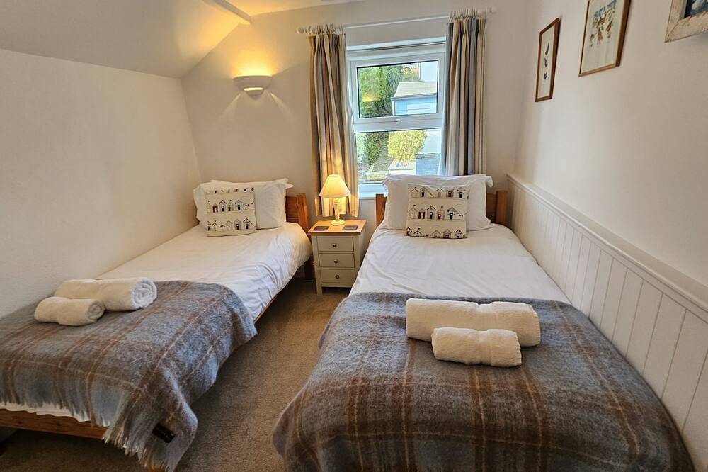 Pengerein -  a holiday home that sleeps 4 guests  in 2 bedrooms in Portscatho, Cornwall