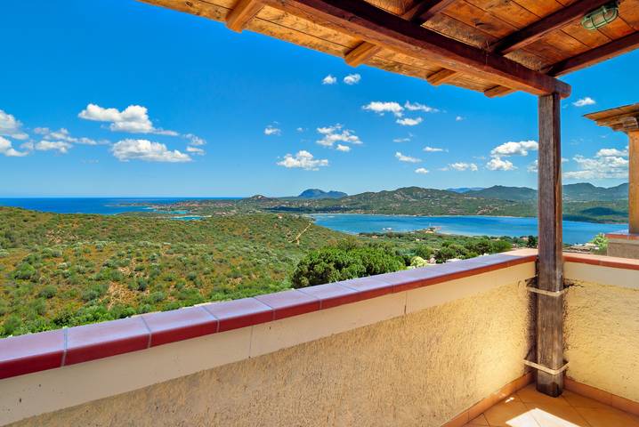 Appartamento intero, Appartamento 'Casa Ioana' con terrazza privata, balcone e aria condizionata in Cugnana Verde, Olbia