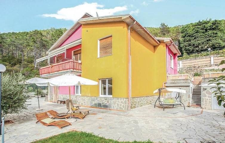Appartamento per 5 persone, con panorama e giardino, adatto a famiglie con bambini in Casarza Ligure