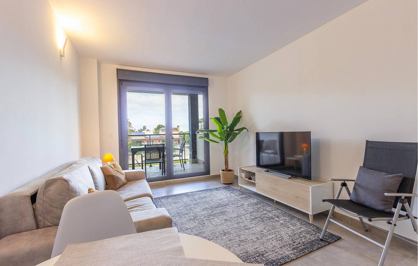 Apartamento vacacional entero, Moderno Apartamento de Vacaciones con Piscina y Parking - Cerca de la Playa de Les Bovetes in El Palmar, Costa Blanca