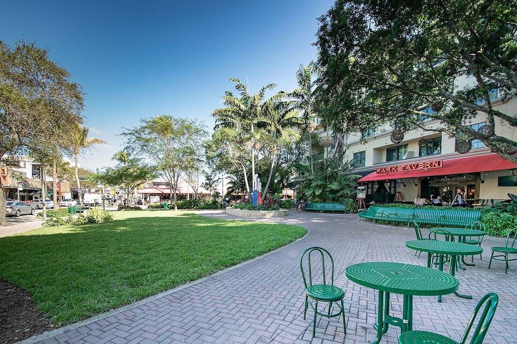 Ganze Wohnung, Beautiful remodeled condo. Steps away from area's top nightlife/1 mi. from beach in Delray Beach, Palm Beach County