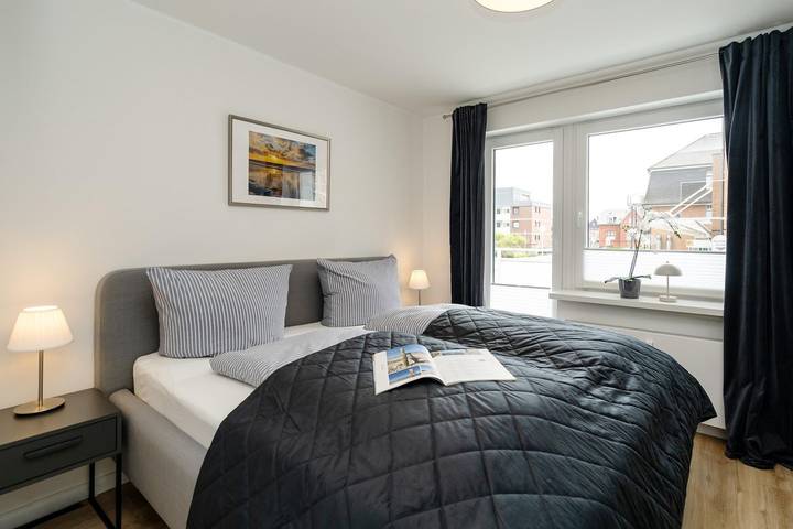 Ganze Wohnung, Moderne, frisch renovierte 2-Zimmer Whg. mit Balkon und Wlan in Westerland. in Westerland, Sylt (Gemeinde)