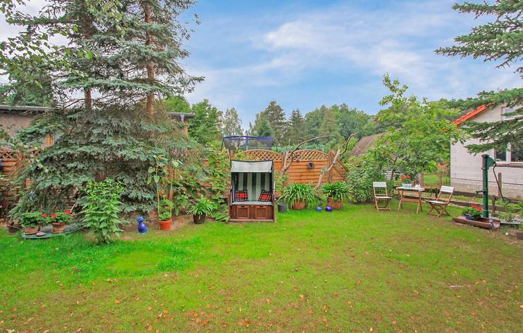 Ganze Ferienwohnung, Gemütliche Wohnung mit Terrasse und Parkplatz, 1km zum See in Klein Pritz, Hohen Pritz
