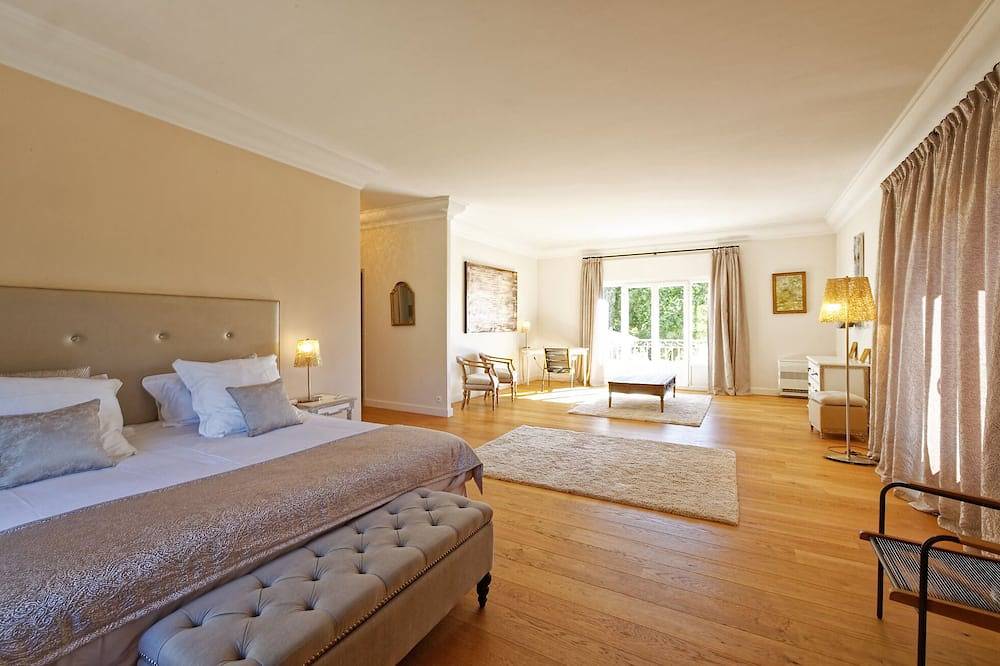 La villa Engardin, refinada, con volúmenes generosos. in La Celle (Var), Región Brignoles