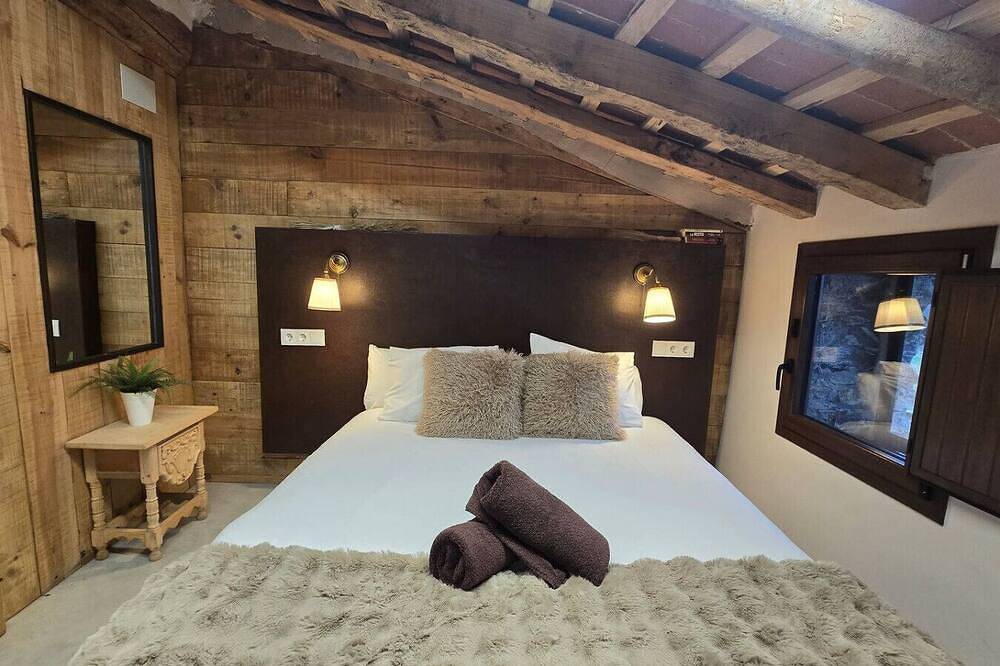 Relax Nature |8 P | Bbq | Wi-Fi | Pool | Foosball in Molló, Catalan Pyrenees