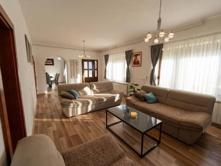 Vakantiehuis voor 9 personen, with sauna and whirlpool as well as tuin and terras, met huisdier in Midden-Kroatië