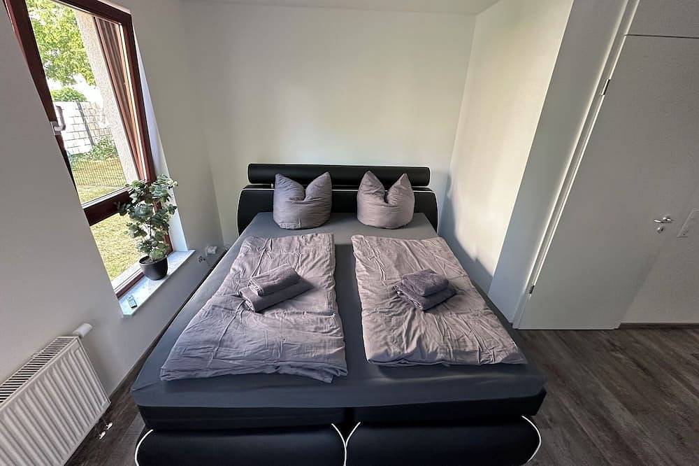 Ganze Wohnung, Stadtnahe ruhige Fewo Taucha/Leipzig Terrasse/Garten und Balkon 2x Bad/Toilette in Taucha, Nordsachsen