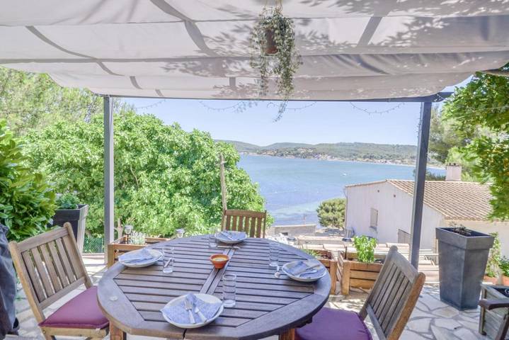 Location de vacances pour 2 personnes, avec vue ainsi que vue sur le lac et jardin dans Plage du Ranquet