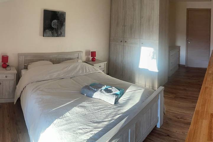 Location de vacances pour 13 personnes, avec terrasse et jardin à Monthermé - 2