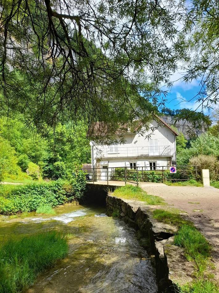 Gîte pour 4 personnes, avec Terrasse ainsi que Jardin et Vue dans Cascade des Tufs