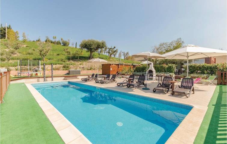 Casa vacanza per 6 persone, con Idromassaggio e Terrazza nonché Piscina a Montegranaro