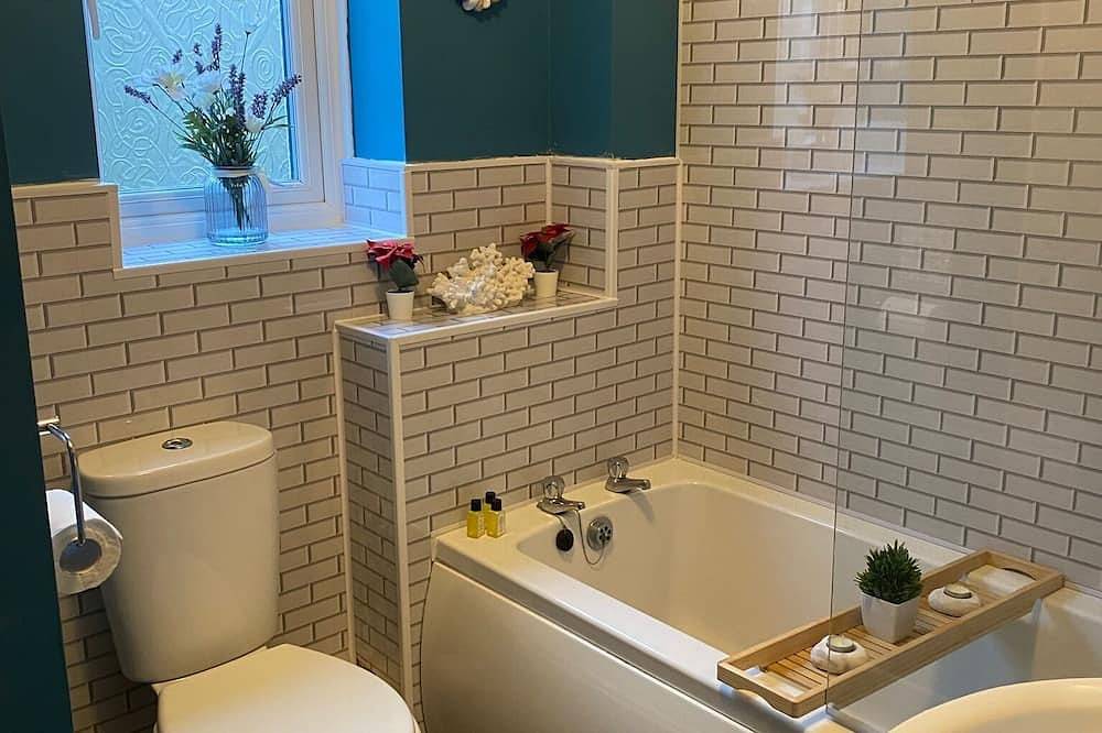 Entire apartment, Newly redecorated home for contractors and familes! in Wolverhampton, Birmingham Area