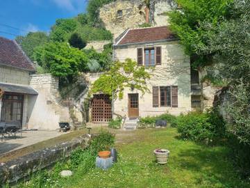 Location de vacances pour 4 personnes, avec jardin ainsi que terrasse et vue à Bourré