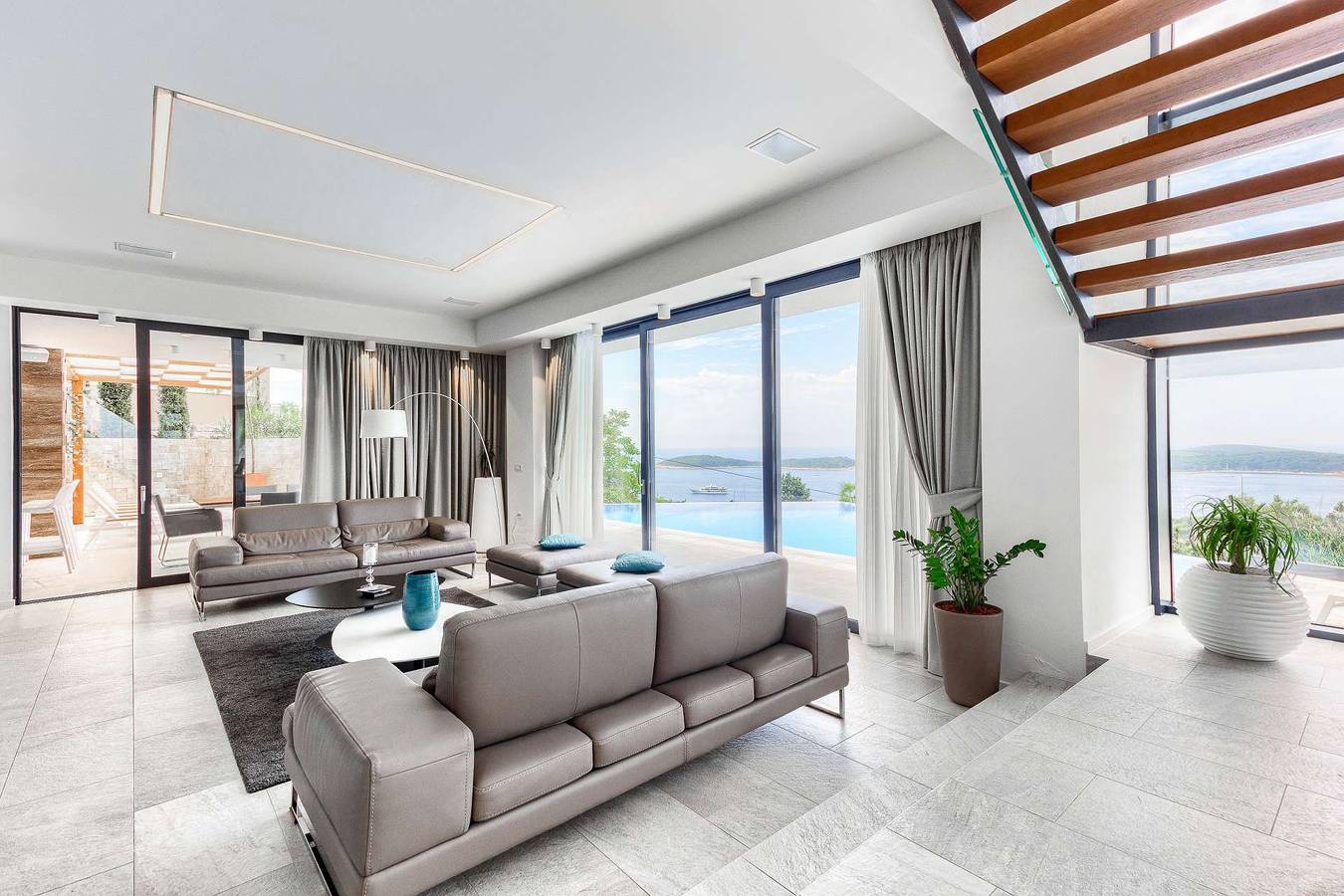 Luxusvilla Royal, moderne Neubauvilla Royal mit Blick auf die Stadt Hvar und die Inseln in BONJ, Hvar Stadt