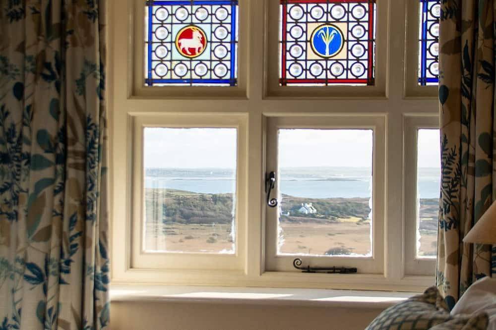 Plas - sleeps 10 guests  in 5 bedrooms in Rhoscolyn, Isle of Anglesey