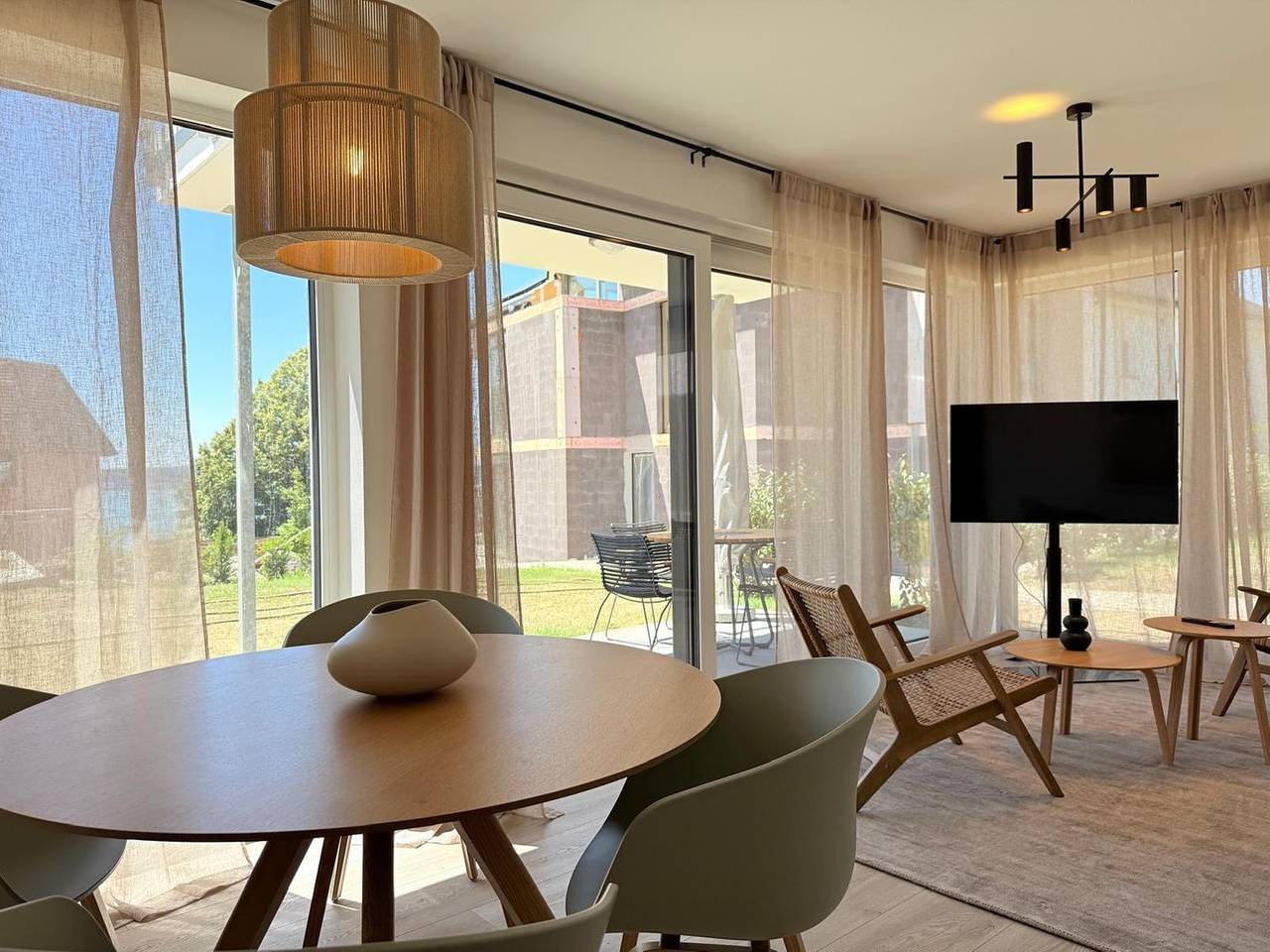 Ganze Wohnung, Moderne Suite Happiness mit überdachter Terrasse nahe See und Strand in Uhldingen-Mühlhofen in Unteruhldingen, Obersee (Bodensee)