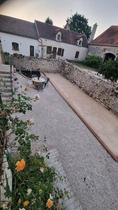 Location de vacances pour 7 personnes, avec terrasse, animaux acceptés à Saint-Germain-le-Rocheux - 2