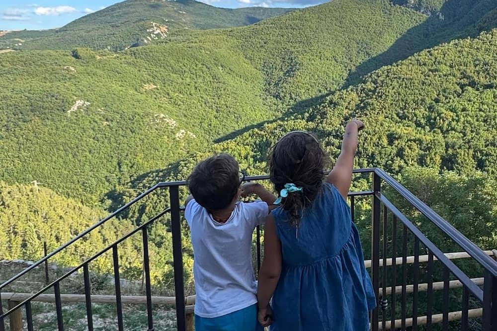 Entire apartment, House in the medieval village Castelletta 700 mt height in the park Gola della Rossa in Fabriano, Ancona Province