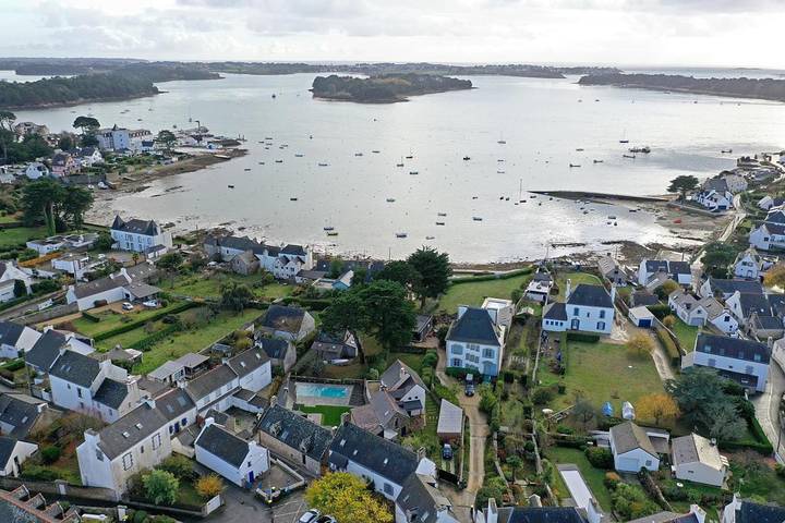 Location de vacances pour 8 personnes, avec vue ainsi que jardin et piscine dans Plage de Locmiquel - 3