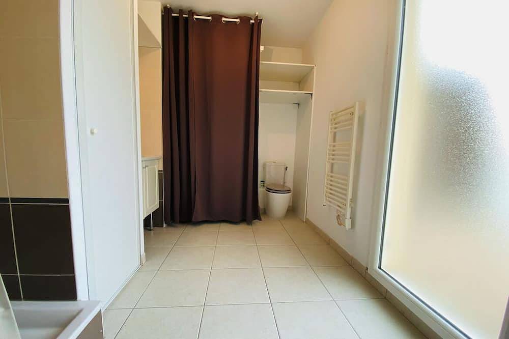 Entire apartment, Studio Terrace Air-conditioned La Ciotat in La Ciotat, Marseille region