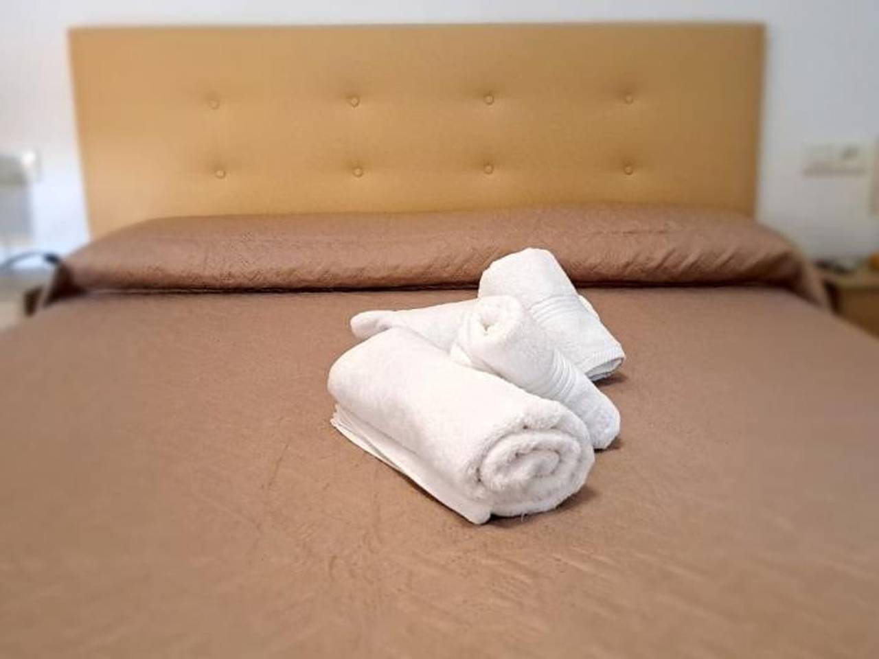 Apartamento entero, Agradable alojamiento en el centro de Baza, cerca de servicios in Baza, Geoparque de Granada