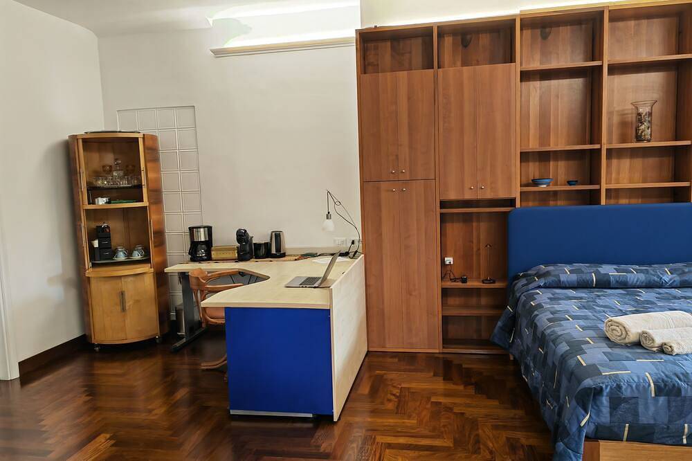 Blue rooms an apartment in the woods into wellness & wilderness in Albano Laziale, Parco Regionale dei Castelli Romani