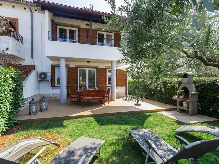 Ferienhaus für 6 Personen, mit Balkon und Terrasse sowie Garten in Poreč