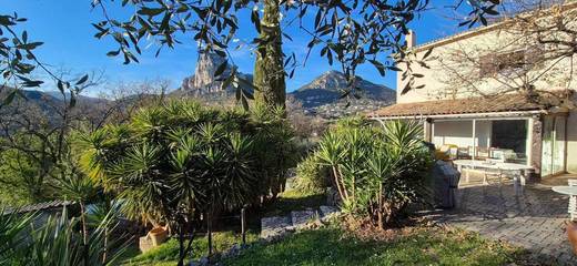 Gîte pour 6 personnes, avec terrasse ainsi que jardin et vue à La Gaude