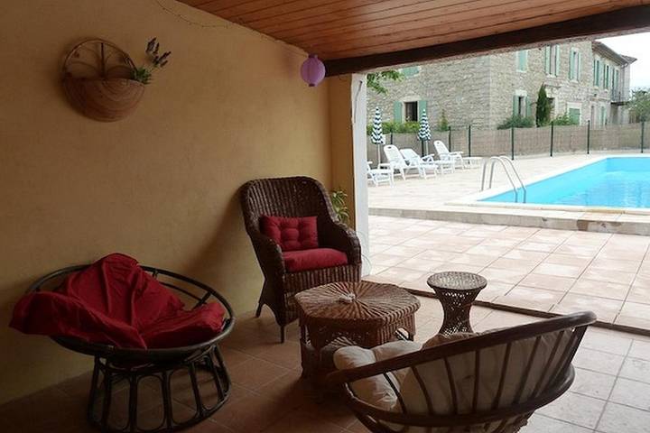 Gîte pour 6 personnes, avec vue ainsi que terrasse et piscine, animaux acceptés à Canaules-et-Argentières - 3