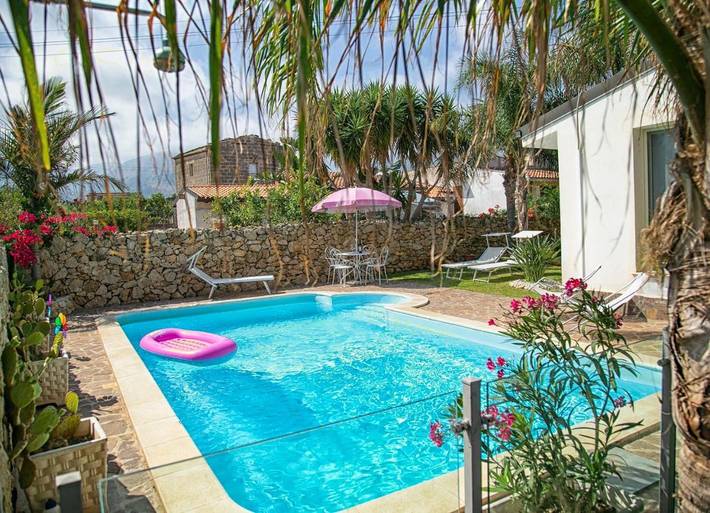 Villa per 3 persone, con panorama e piscina nonché giardino in Sicilia