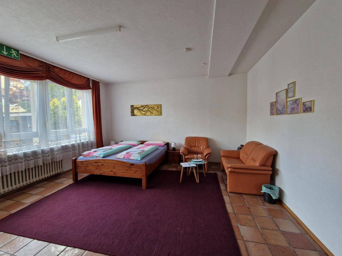 Budget Double Room in Friedrichshafen, Region Bodensee-Oberschwaben