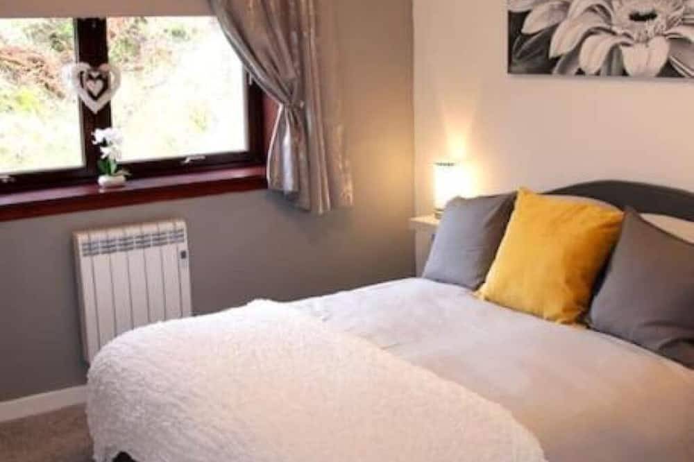Entire apartment, Premium Ground Floor Apartment, Near Fort William Town Centre in Fort William, Loch Linnhe