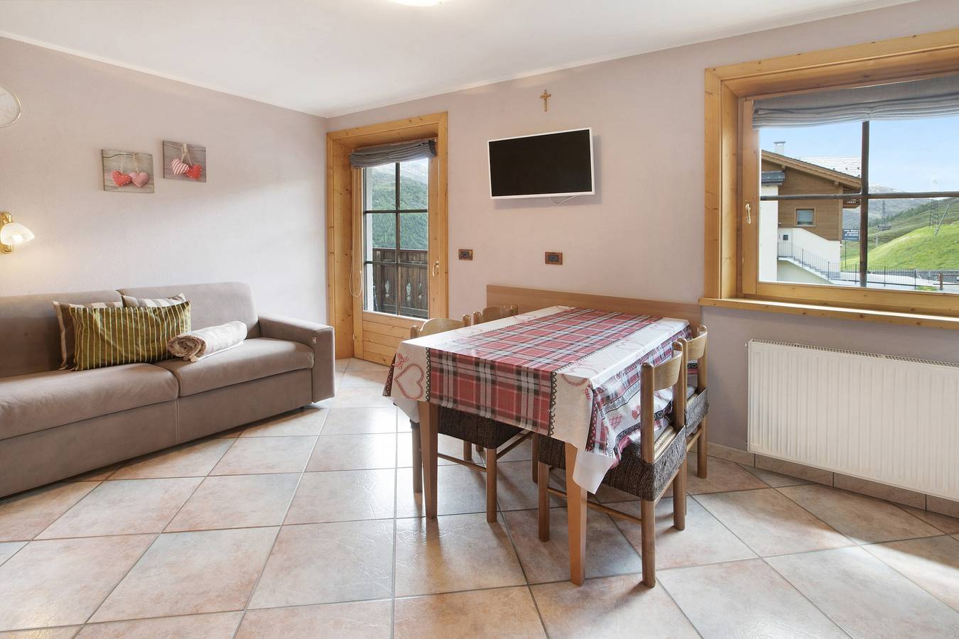 Entire studio, Studio Apartment "Trela" near Slopes with Balcony & Wi-Fi in Livigno, Stilfser Joch National Park