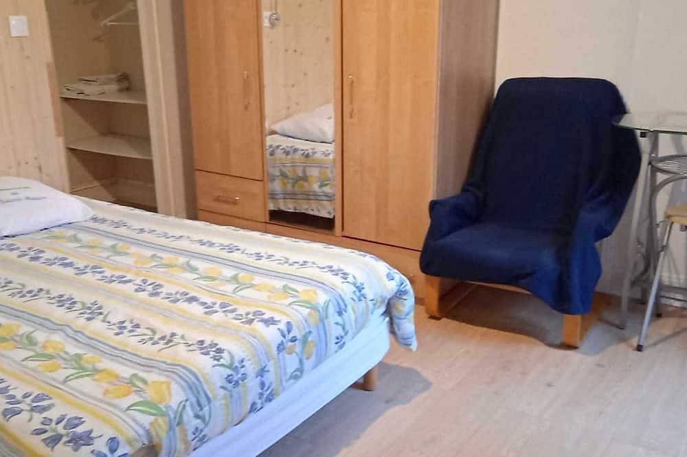 Entire apartment, Homerez - Apartment in Néris-les-Bains in Néris-les-Bains, Montluçon region