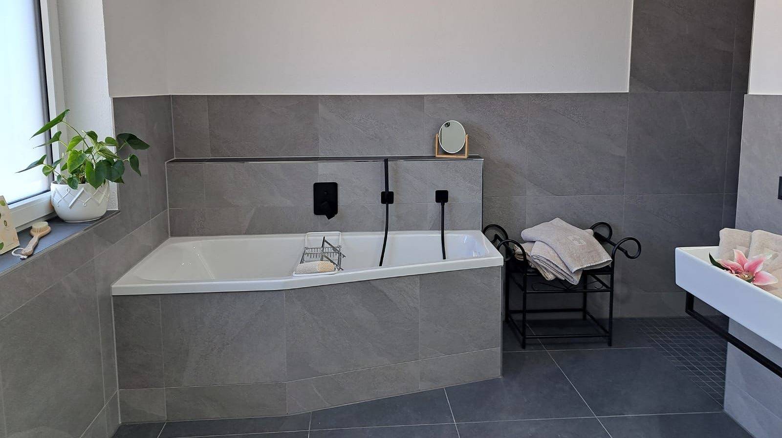 Ganze Ferienwohnung, Ferienhaus Lebensart - Ferienhaus Lebensart, 1-7 Pers.,125m², 3 Sz, Wsz, Du/Wc, Badewanne,Bk,T in Bischofswiesen, Berchtesgadener Alpen