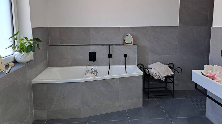 Ganze Ferienwohnung, Ferienhaus Lebensart - Ferienhaus Lebensart, 1-7 Pers.,125m², 3 Sz, Wsz, Du/Wc, Badewanne,Bk,T in Bischofswiesen, Berchtesgadener Alpen